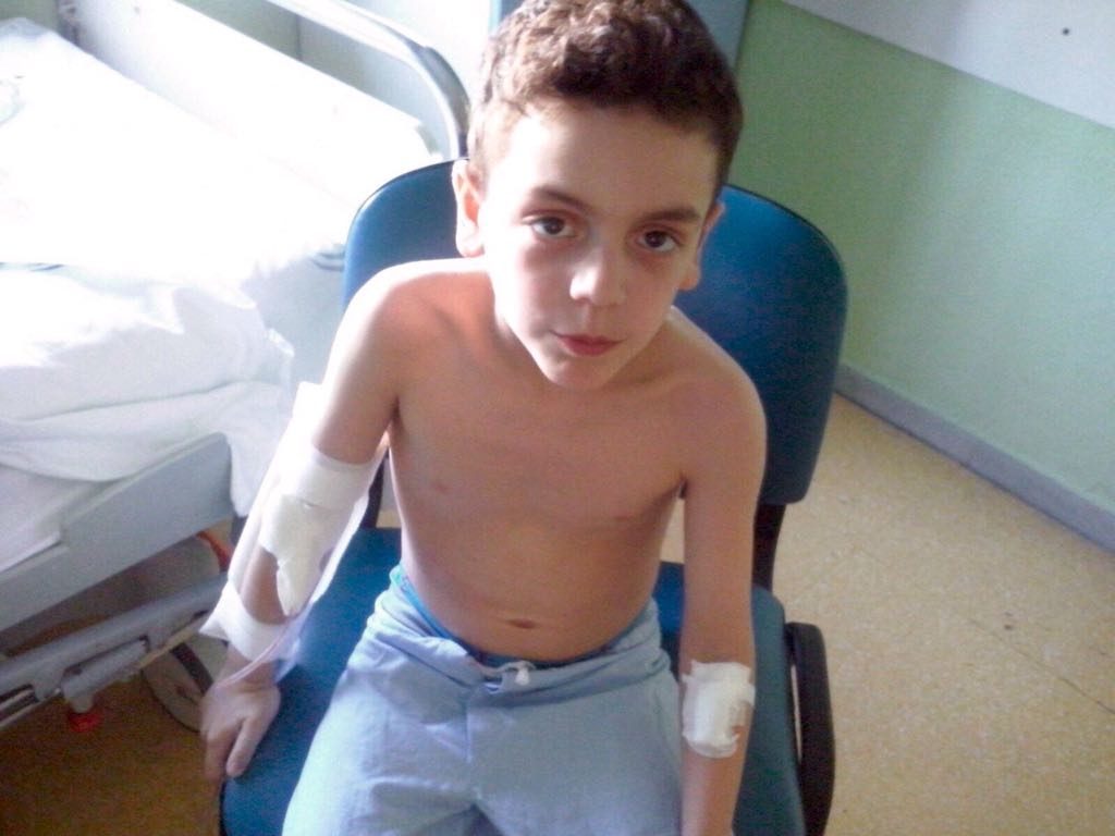 Darío, de 7 años, padece una enfermedad rara que afecta al sistema inmunitario./ Cedida.