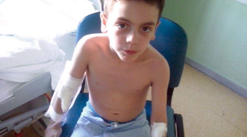 Darío, de 7 años, padece una enfermedad rara que afecta al sistema inmunitario./ Cedida.