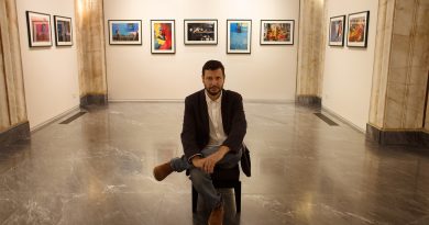 Daniel Casares Román en en mi última exposición fotográfica a principios de año, en la Leica Gallery de Oporto./ Miguel Expósito.