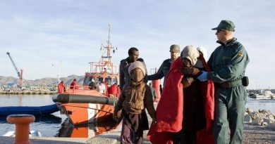 Rescatan a ocho inmigrantes de una patera en el Estrecho de Gibraltar./eldiario.es
